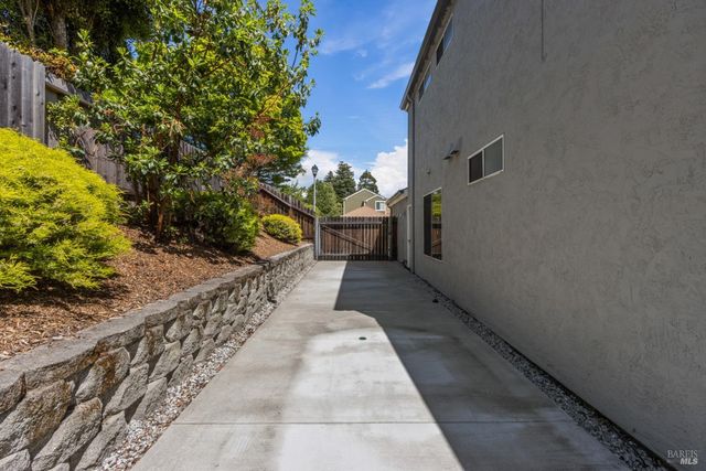 618 Rose Dr, Benicia, CA 94510