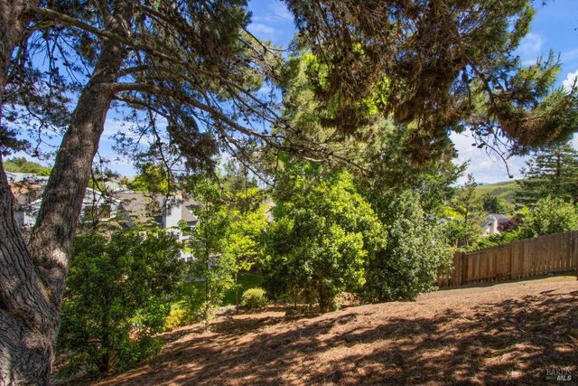 618 Rose Dr, Benicia, CA 94510