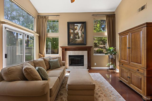 618 Rose Dr, Benicia, CA 94510