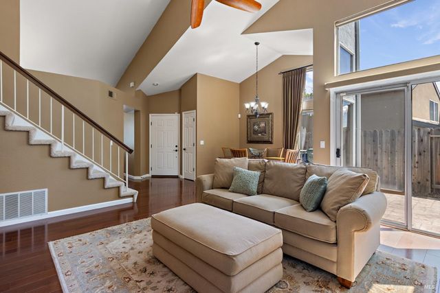 618 Rose Dr, Benicia, CA 94510