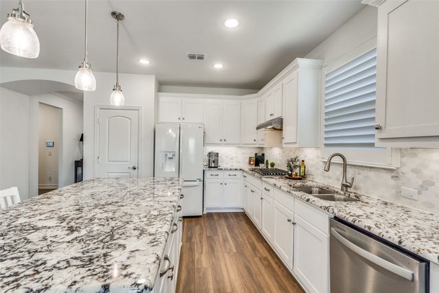 424 Long Pines Drive, Mckinney, TX 75071