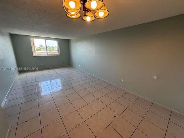 606 W 81st St 316, Hialeah, FL 33014