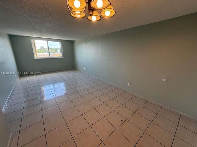606 W 81st St 316, Hialeah, FL 33014