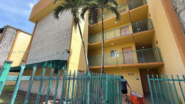 606 W 81st St 316, Hialeah, FL 33014