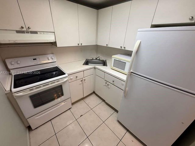 606 W 81st St 316, Hialeah, FL 33014