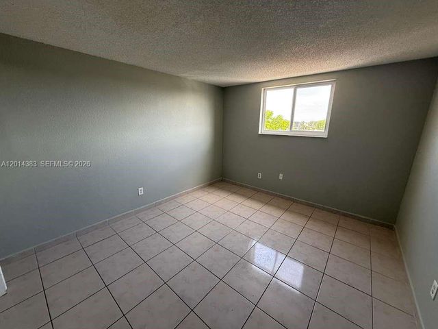 606 W 81st St 316, Hialeah, FL 33014