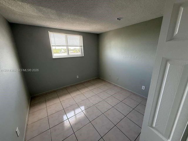 606 W 81st St 316, Hialeah, FL 33014