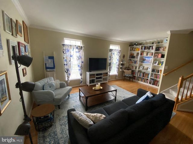 5042 GRIMM DR, Alexandria, VA 22304