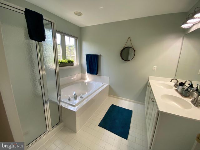 5042 GRIMM DR, Alexandria, VA 22304