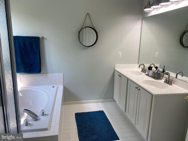 5042 GRIMM DR, Alexandria, VA 22304