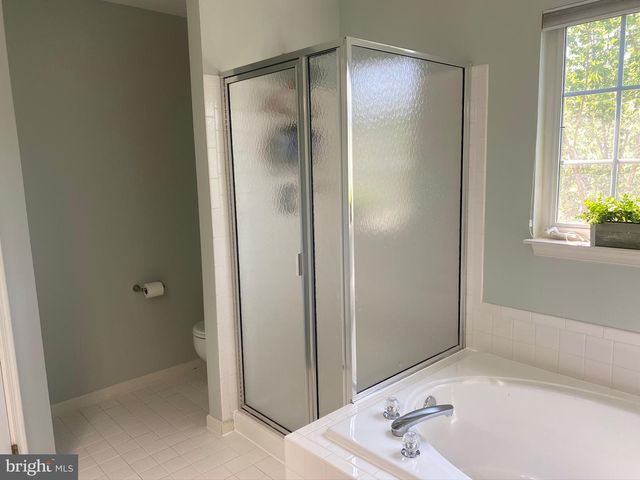 5042 GRIMM DR, Alexandria, VA 22304