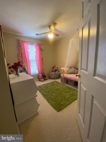 5042 GRIMM DR, Alexandria, VA 22304