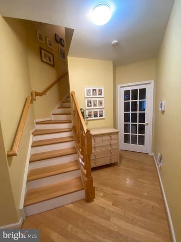 5042 GRIMM DR, Alexandria, VA 22304