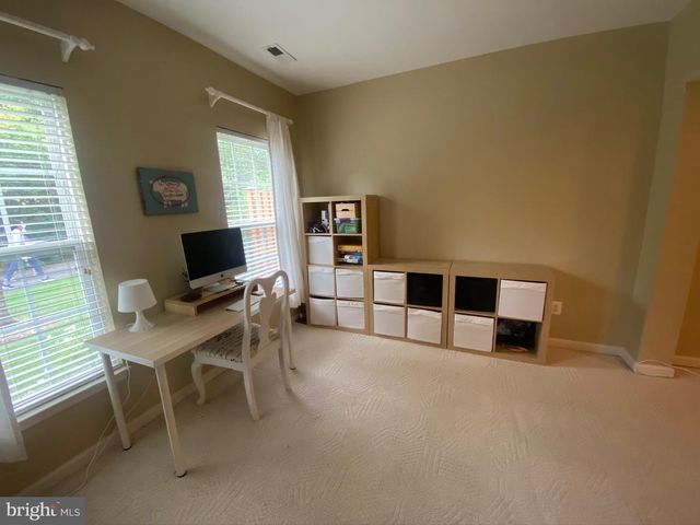 5042 GRIMM DR, Alexandria, VA 22304