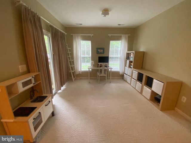 5042 GRIMM DR, Alexandria, VA 22304