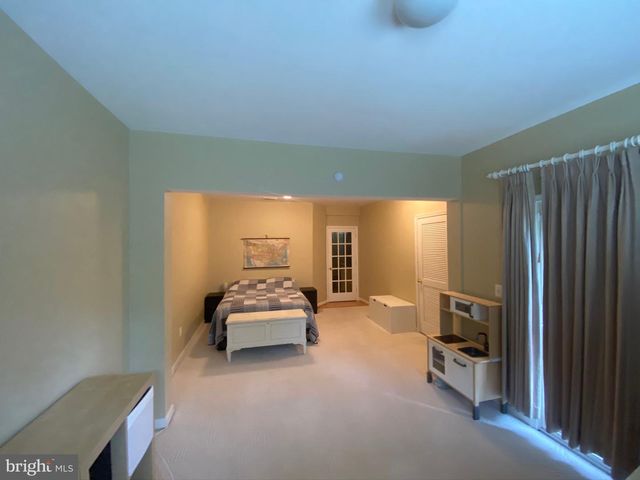 5042 GRIMM DR, Alexandria, VA 22304