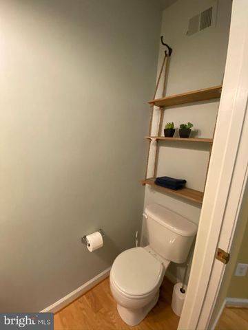 5042 GRIMM DR, Alexandria, VA 22304