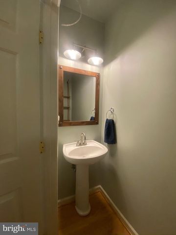 5042 GRIMM DR, Alexandria, VA 22304