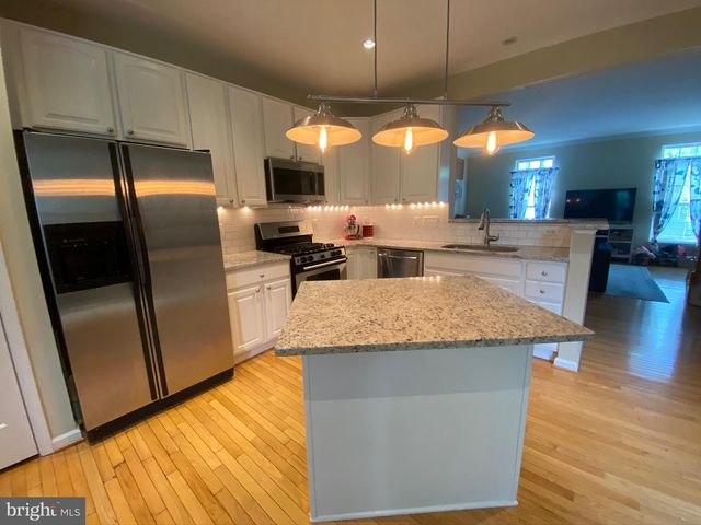 5042 GRIMM DR, Alexandria, VA 22304