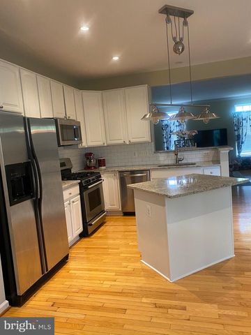 5042 GRIMM DR, Alexandria, VA 22304