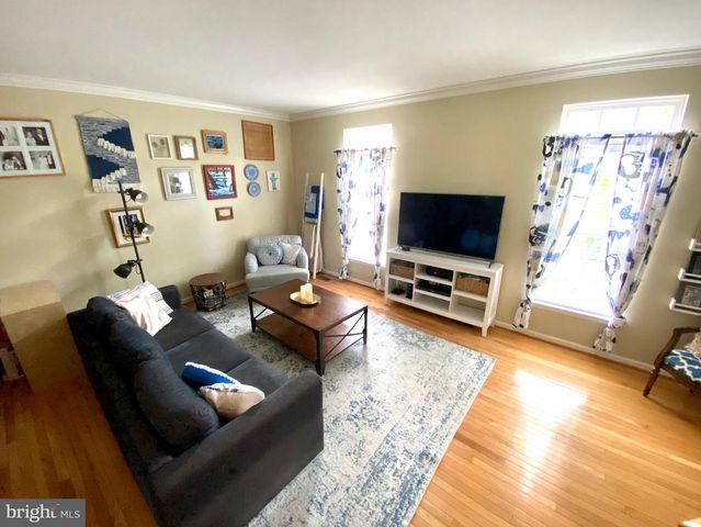 5042 GRIMM DR, Alexandria, VA 22304