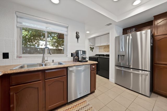 5919 Baroncrest Drive, Arlington, TX 76017