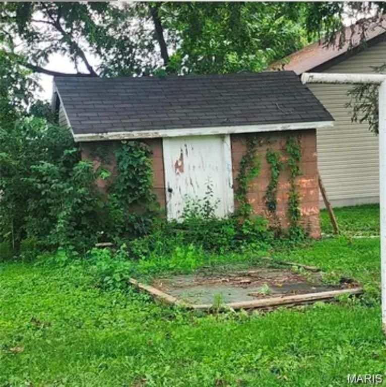 Image 2 of property listing at 13 N Main Street, Moro, IL 62067
