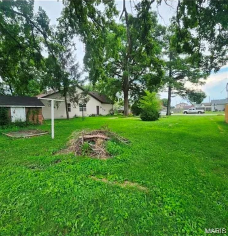 Image 3 of property listing at 13 N Main Street, Moro, IL 62067