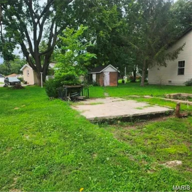 Image 4 of property listing at 13 N Main Street, Moro, IL 62067