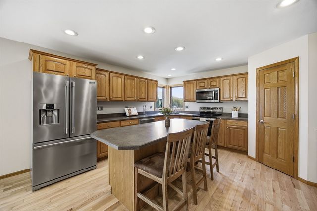 6060 Wayside Circle, Cedar Rapids, IA 52411