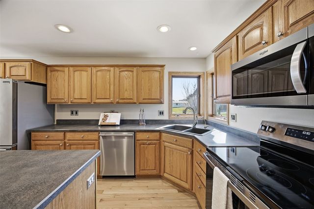 6060 Wayside Circle, Cedar Rapids, IA 52411