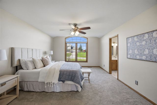 6060 Wayside Circle, Cedar Rapids, IA 52411