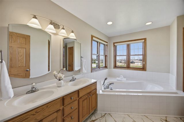 6060 Wayside Circle, Cedar Rapids, IA 52411