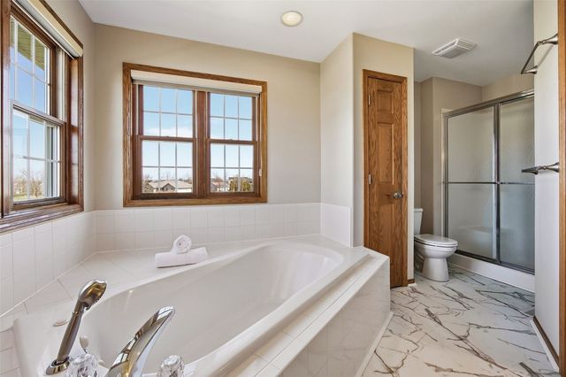 6060 Wayside Circle, Cedar Rapids, IA 52411