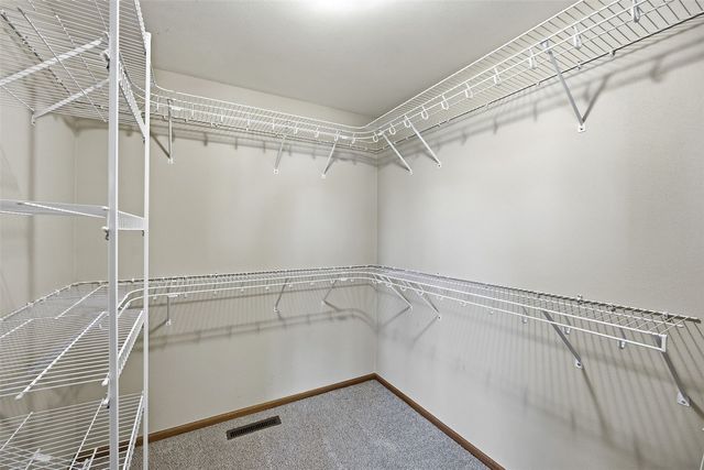 6060 Wayside Circle, Cedar Rapids, IA 52411