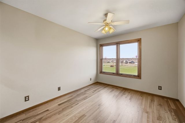 6060 Wayside Circle, Cedar Rapids, IA 52411