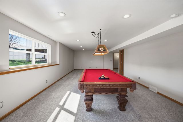 6060 Wayside Circle, Cedar Rapids, IA 52411