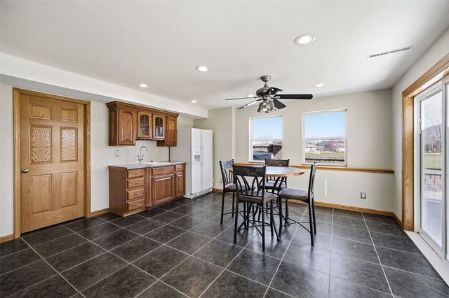 6060 Wayside Circle, Cedar Rapids, IA 52411