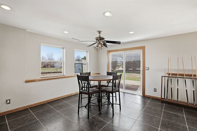 6060 Wayside Circle, Cedar Rapids, IA 52411