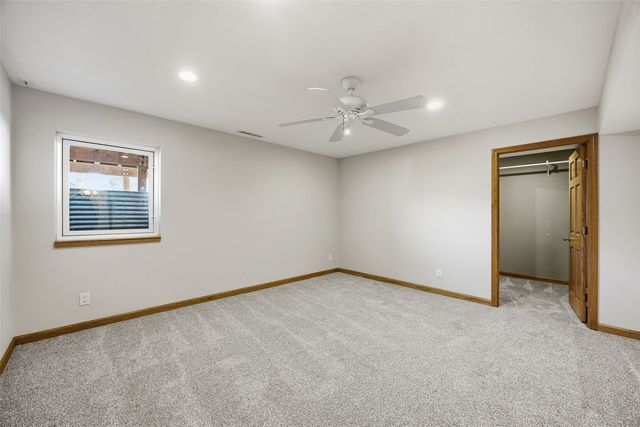 6060 Wayside Circle, Cedar Rapids, IA 52411