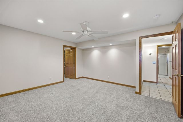 6060 Wayside Circle, Cedar Rapids, IA 52411