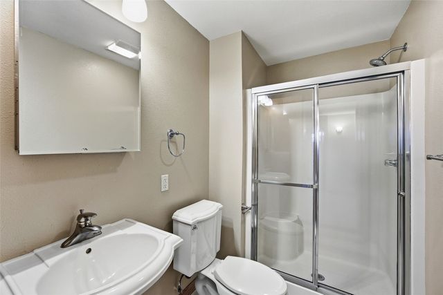 6060 Wayside Circle, Cedar Rapids, IA 52411