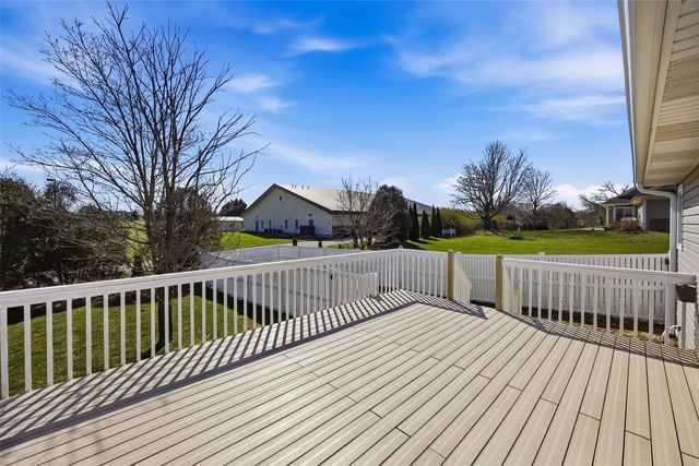 6060 Wayside Circle, Cedar Rapids, IA 52411