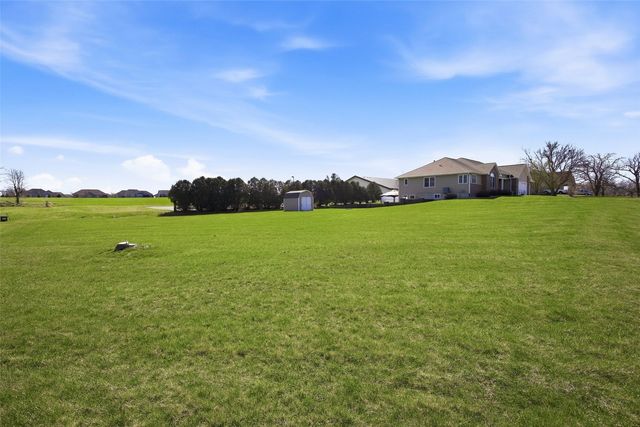 6060 Wayside Circle, Cedar Rapids, IA 52411