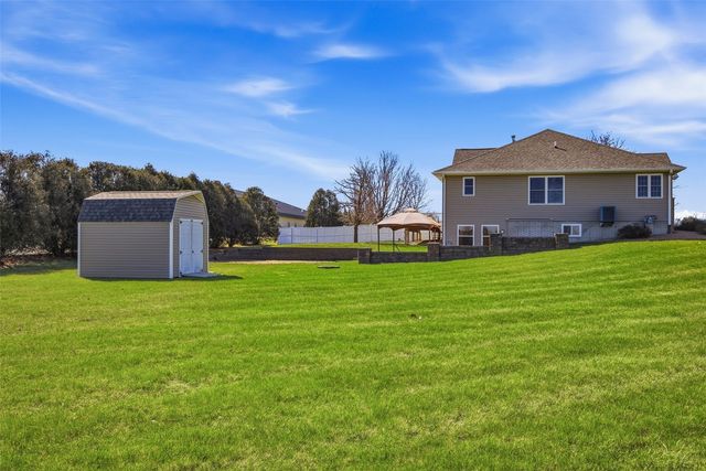 6060 Wayside Circle, Cedar Rapids, IA 52411