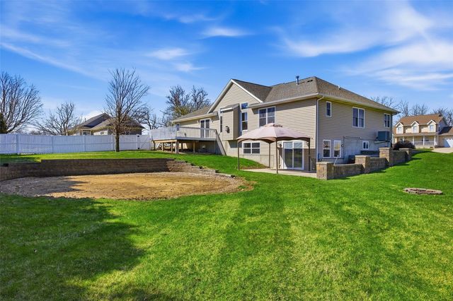 6060 Wayside Circle, Cedar Rapids, IA 52411