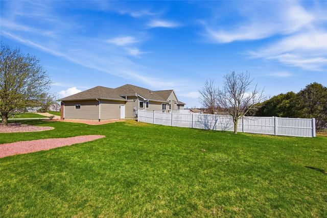6060 Wayside Circle, Cedar Rapids, IA 52411