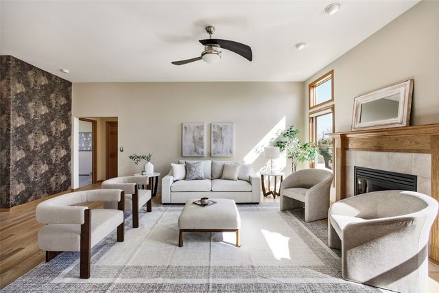6060 Wayside Circle, Cedar Rapids, IA 52411