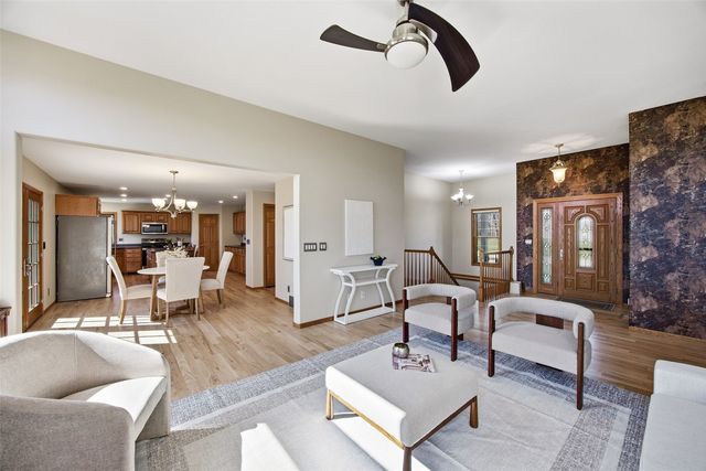6060 Wayside Circle, Cedar Rapids, IA 52411