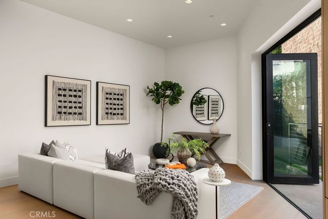 2619 S Rimpau Blvd, Los Angeles, CA 90016